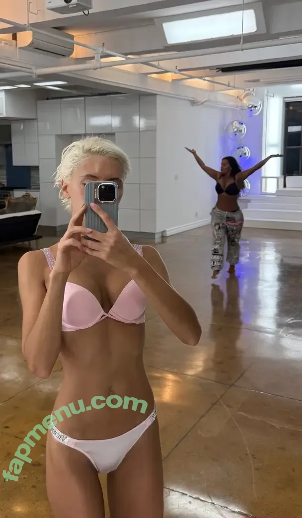 Iris Law nude photo #0363 (icelandicgirl69 / lirisaw)