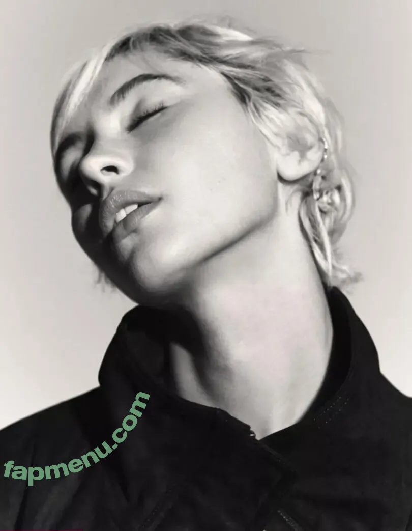 Iris Law nude photo #0385 (icelandicgirl69 / lirisaw)