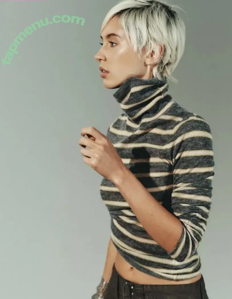 Iris Law nude photo #0391 (icelandicgirl69 / lirisaw)