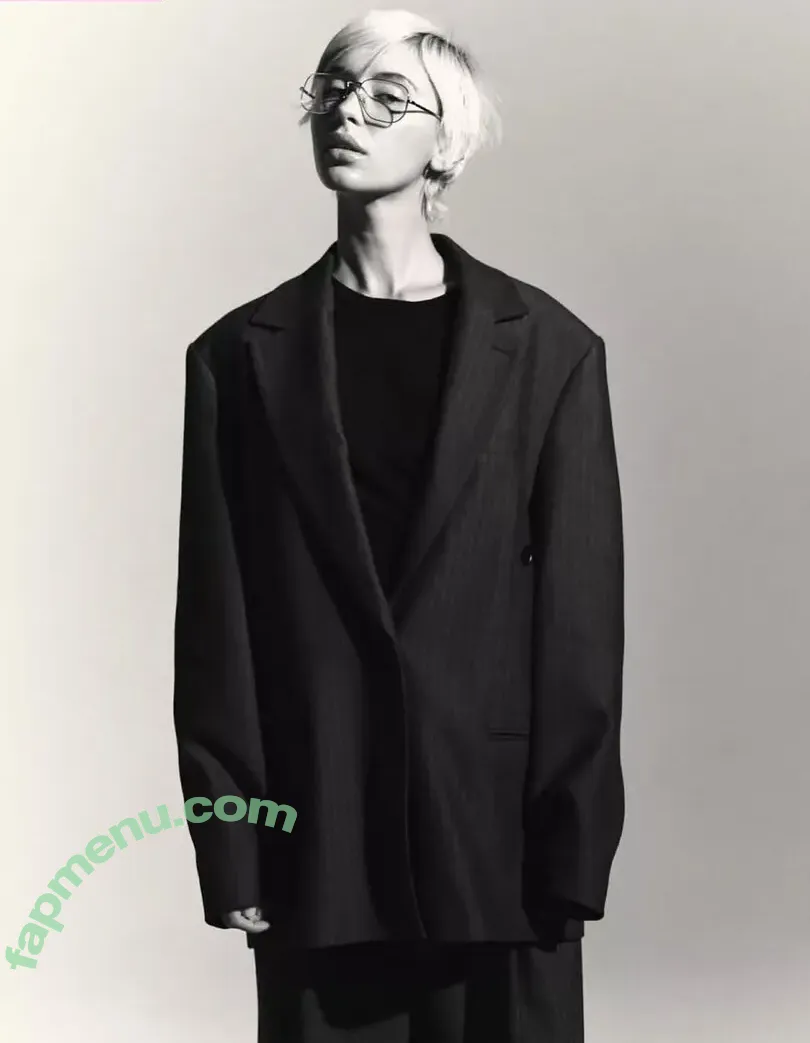 Iris Law nude photo #0392 (icelandicgirl69 / lirisaw)