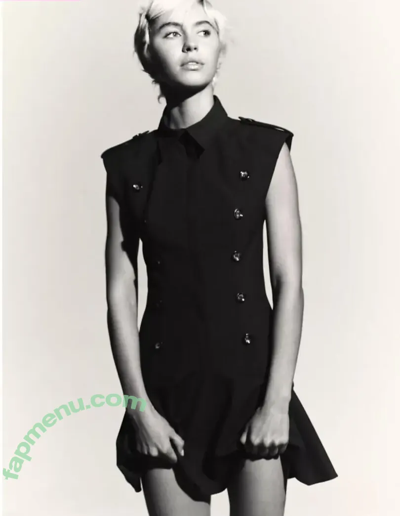 Iris Law nude photo #0395 (icelandicgirl69 / lirisaw)