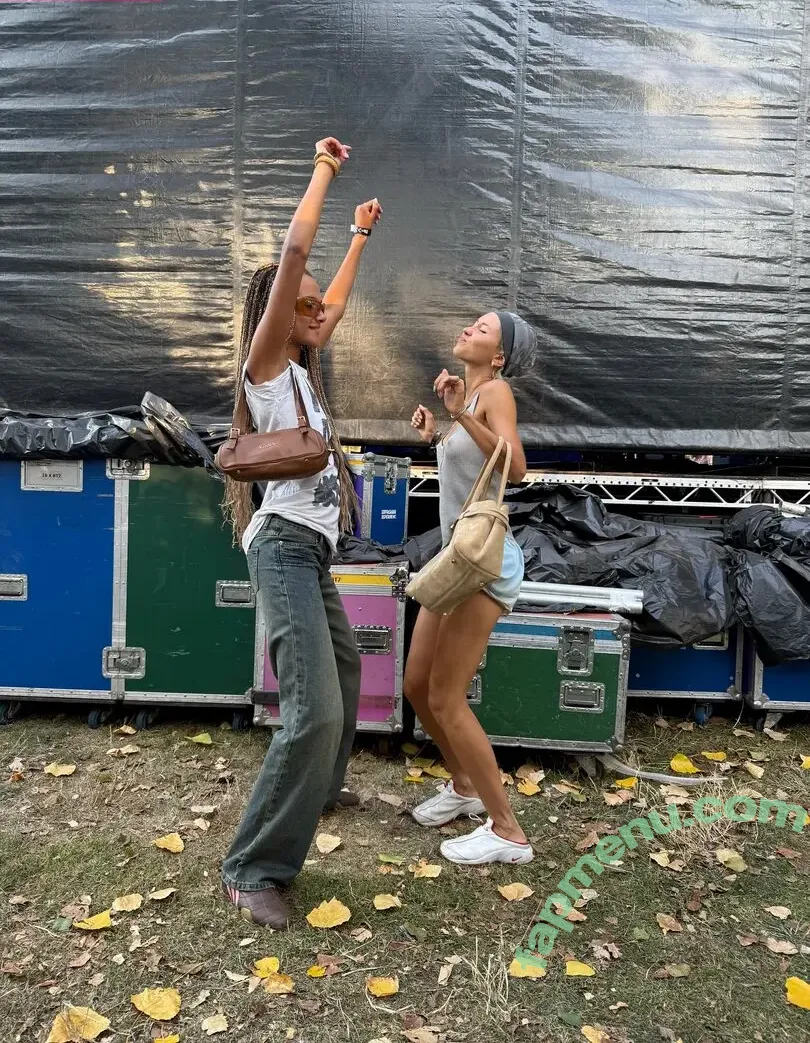 Iris Law nude photo #0403 (icelandicgirl69 / lirisaw)