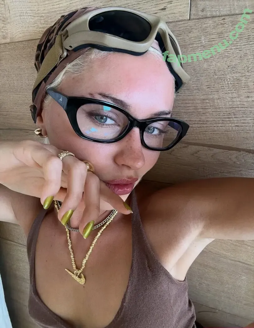 Iris Law nude photo #0404 (icelandicgirl69 / lirisaw)