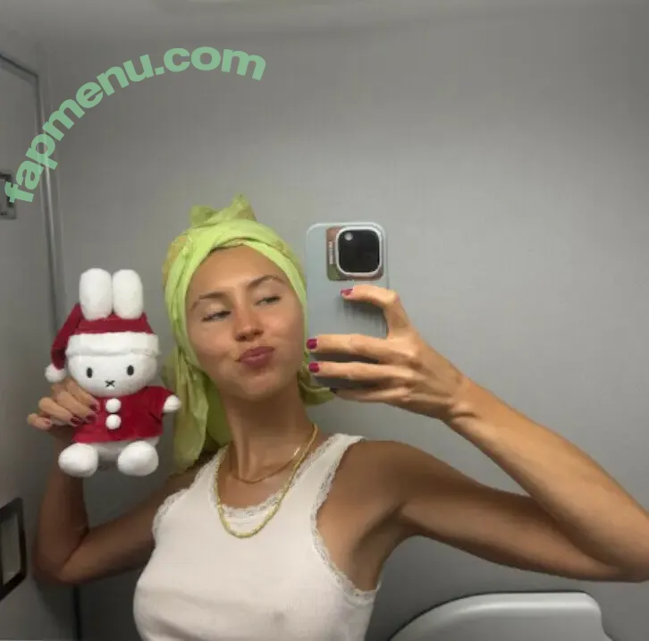 Iris Law nude photo #0411 (icelandicgirl69 / lirisaw)