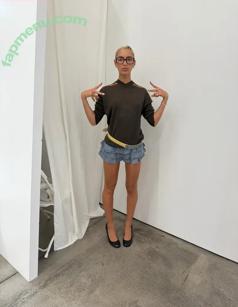 Iris Law nude photo #0413 (icelandicgirl69 / lirisaw)