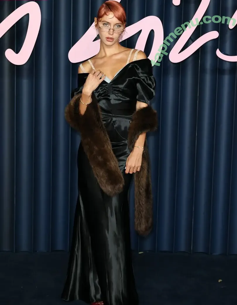 Iris Law nude photo #0420 (icelandicgirl69 / lirisaw)