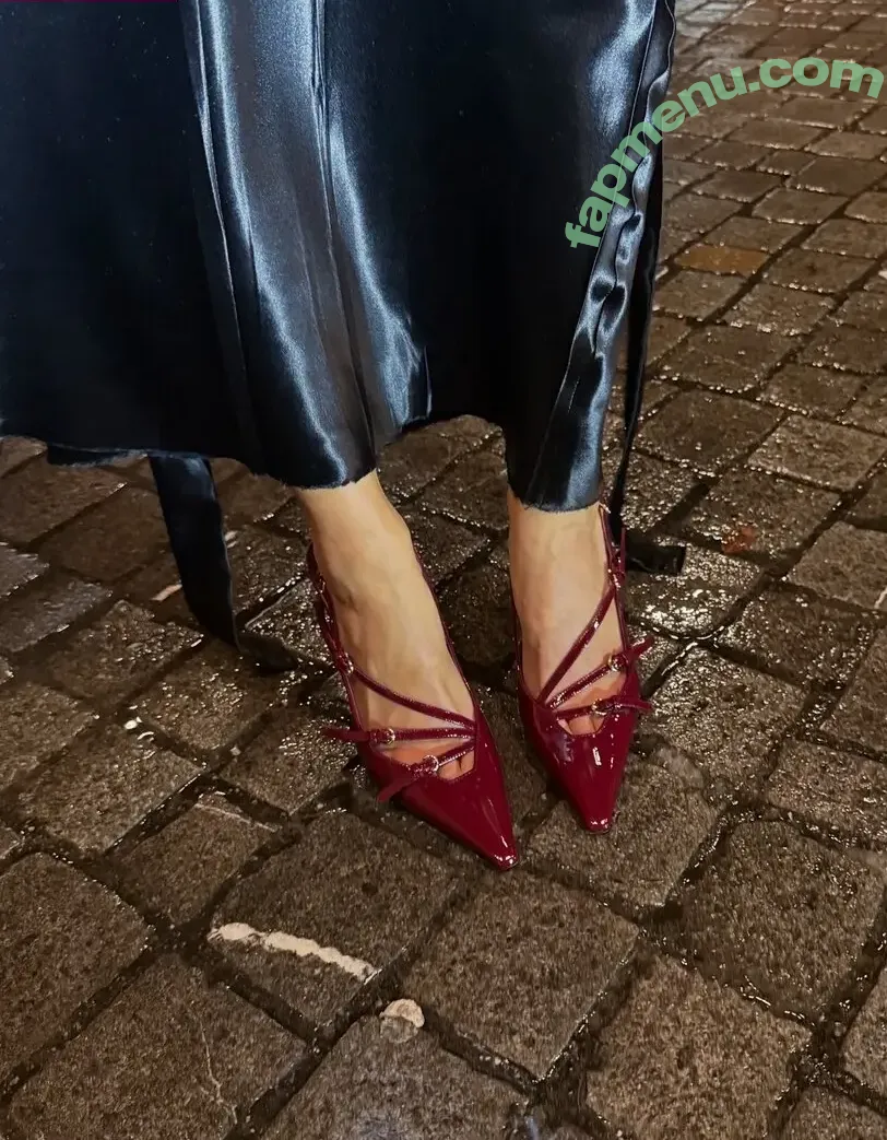 Iris Law nude photo #0421 (icelandicgirl69 / lirisaw)