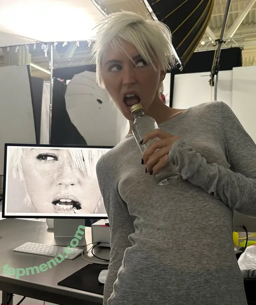 Iris Law nude photo #0426 (icelandicgirl69 / lirisaw)