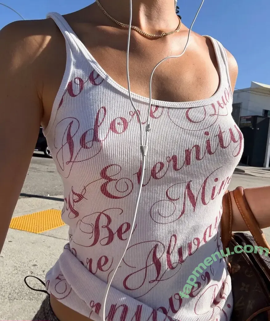 Iris Law nude photo #0427 (icelandicgirl69 / lirisaw)