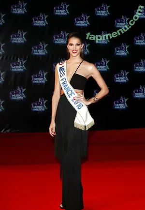 Iris Mittenaere / irismittenaere / summerxiris nude photo #0076