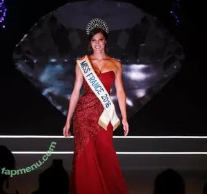 Iris Mittenaere / irismittenaere / summerxiris nude photo #0132