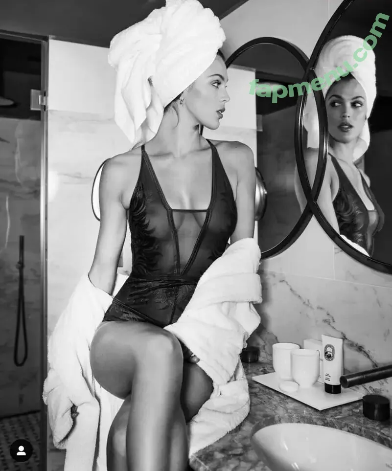 Iris Mittenaere nude photo #0078 (irismittenaere / summerxiris)