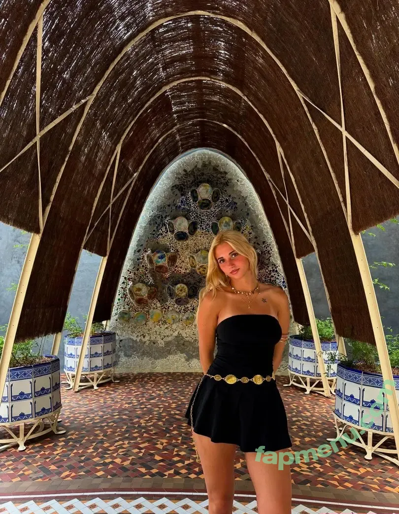 Iris Vallaranii nude photo #0057 (iris.vallaranii / iriss.vallaranii)