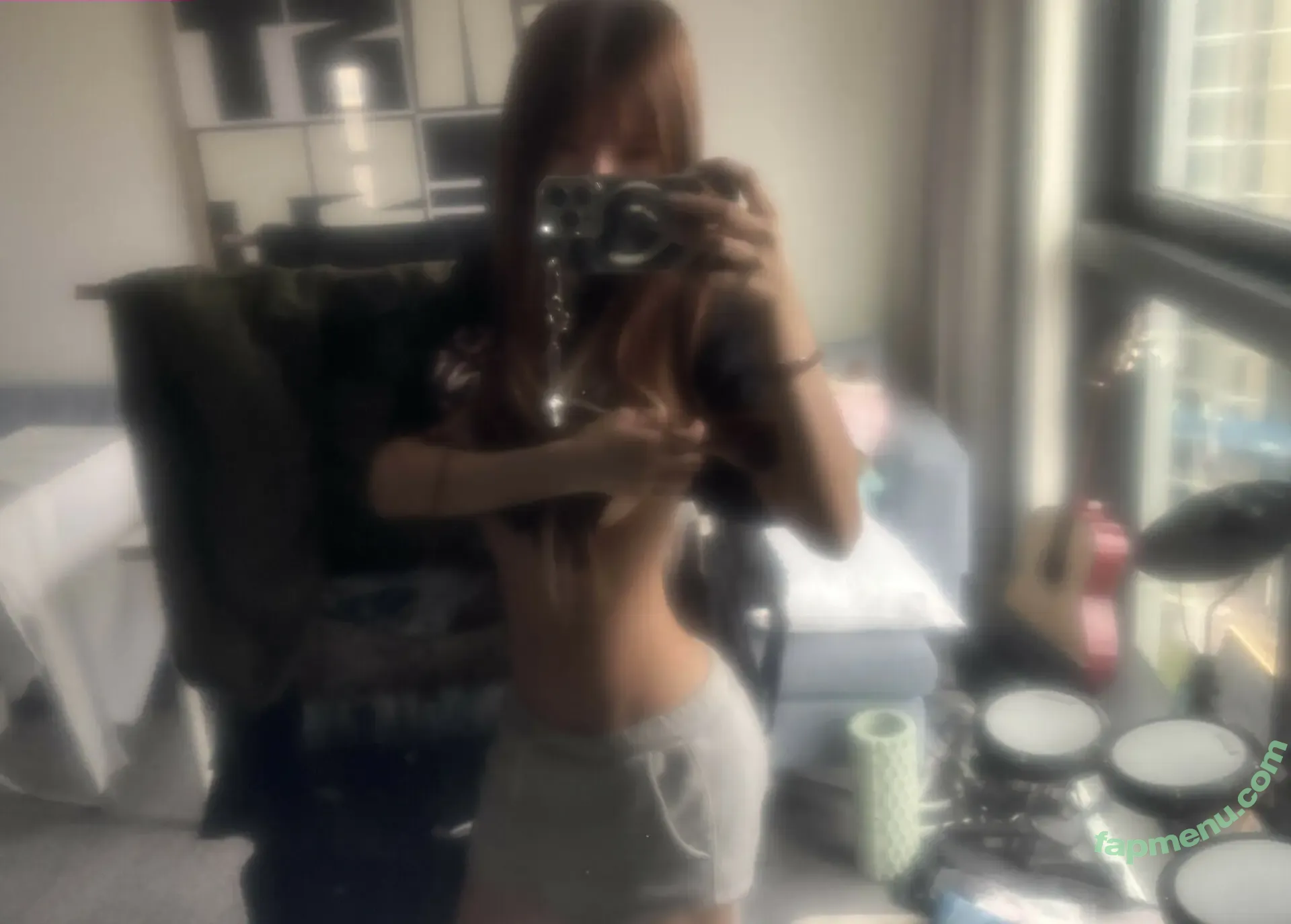 irissiri129 nude photo #0372 (irisyiyi_ / 艾怡)