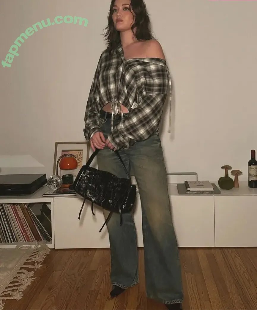 Isa Briones nude photo #0119 (isacamillebriones / laquinn_99)