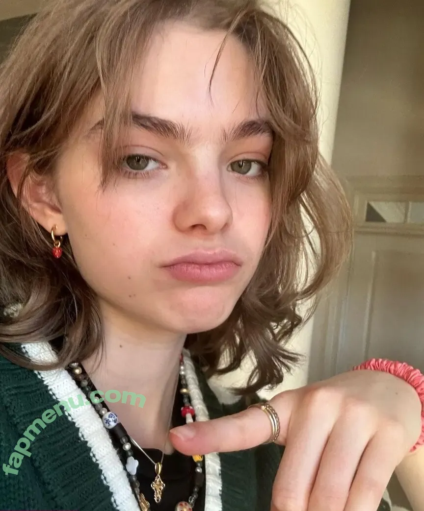 Isabel Myers nude photo #0003 (isabelmyers_s / shycutegf)