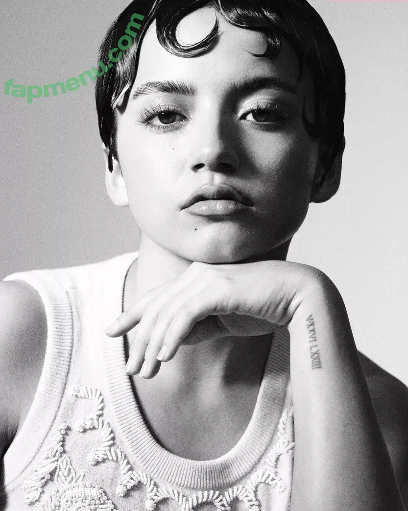 Isabela Merced nude photo #0510 (isabelamerced / isabelamercedmusic)