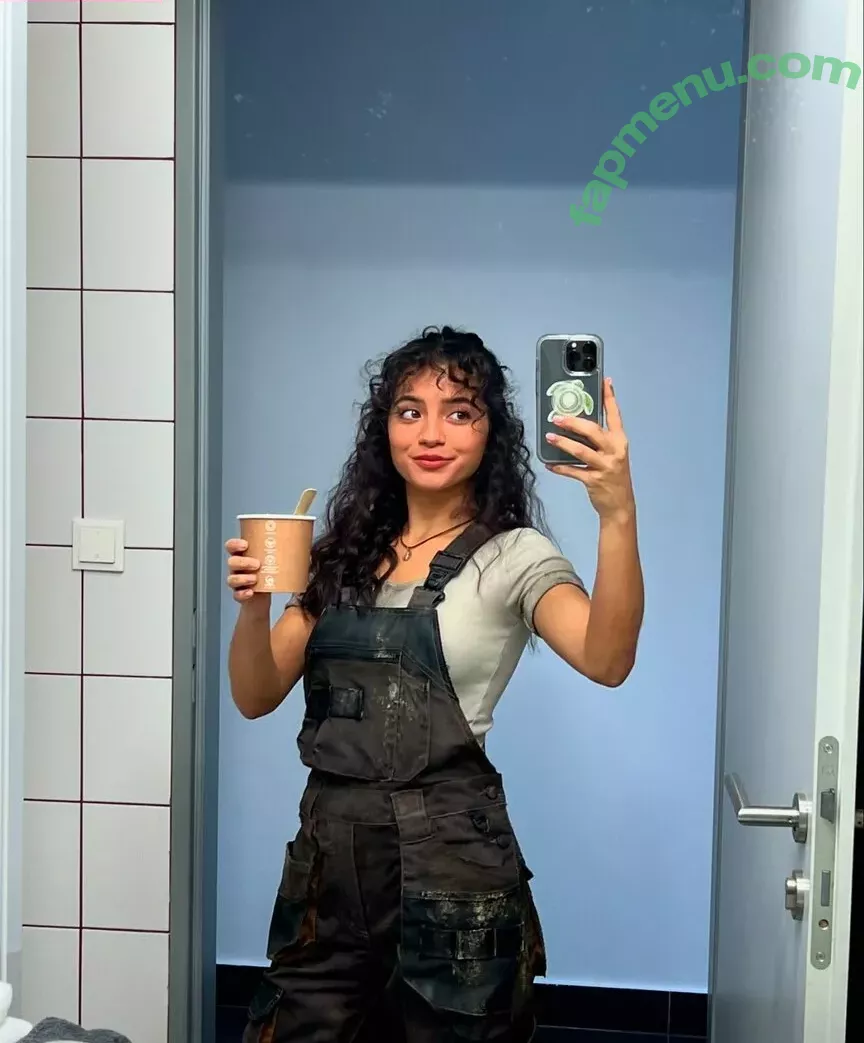 Isabela Merced nude photo #0740 (isabelamerced / isabelamercedmusic)