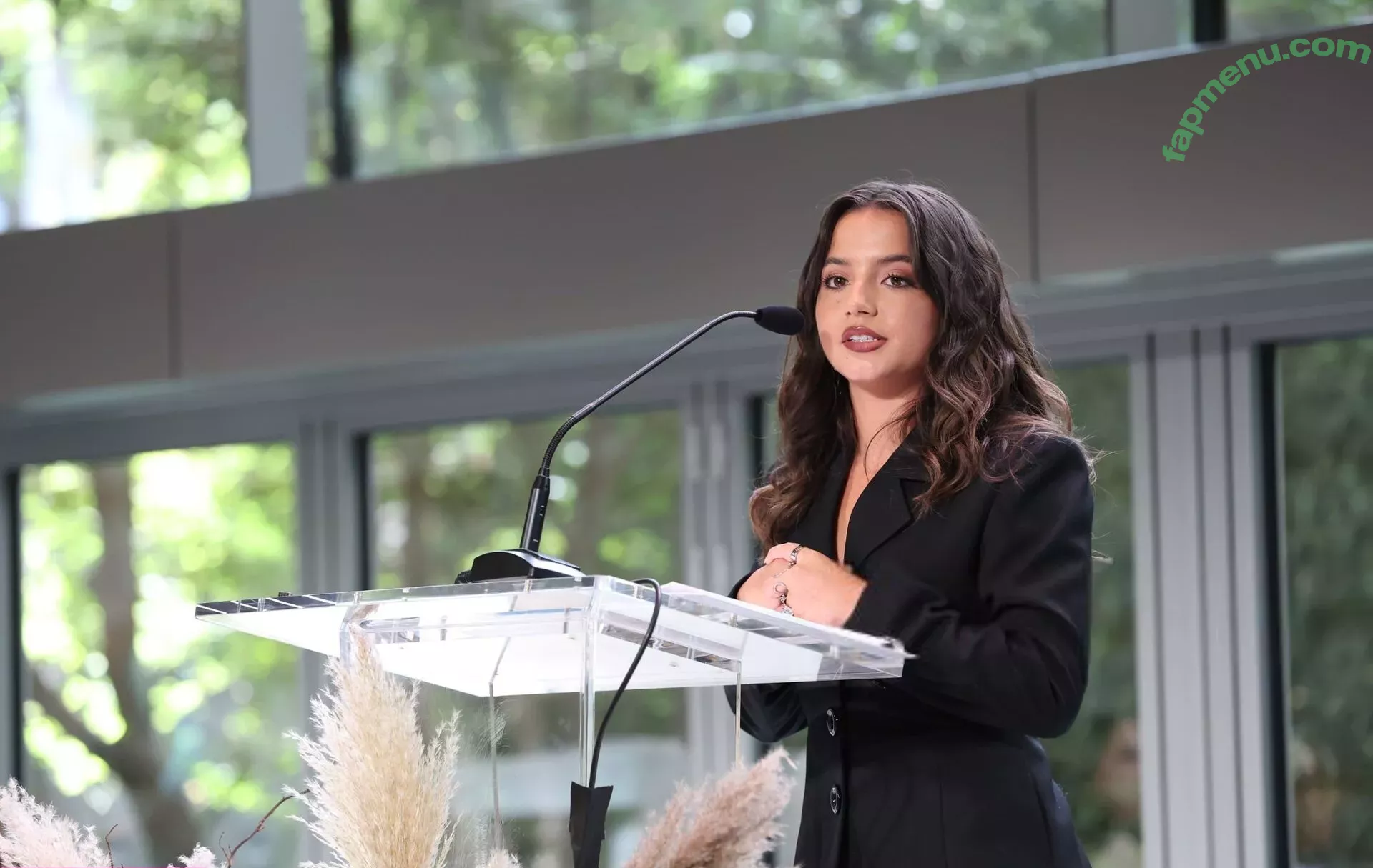 Isabela Merced nude photo #0801 (isabelamerced / isabelamercedmusic)