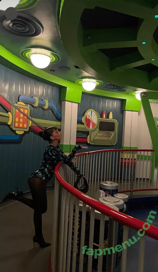 Isabela Merced nude photo #0884 (isabelamerced / isabelamercedmusic)