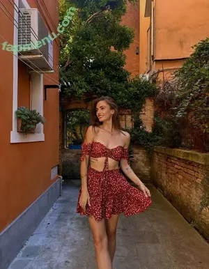 Isabell Malavasi / isabellmalavasi / isi.shuffles nude photo #0385