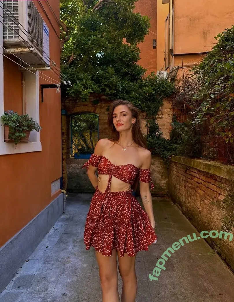 Isabell Malavasi nude photo #0384 (isabellmalavasi / isi.shuffles)