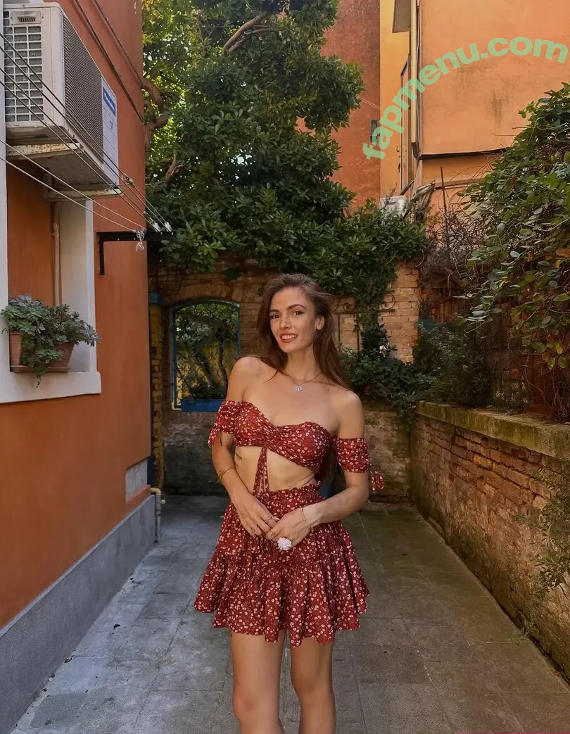 Isabell Malavasi nude photo #0386 (isabellmalavasi / isi.shuffles)