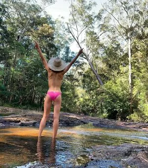 Isabelle Cornish / isabellecornish nude photo #0273