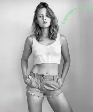 Isabelle Cornish / isabellecornish / isabellegypsy nude photo #0439