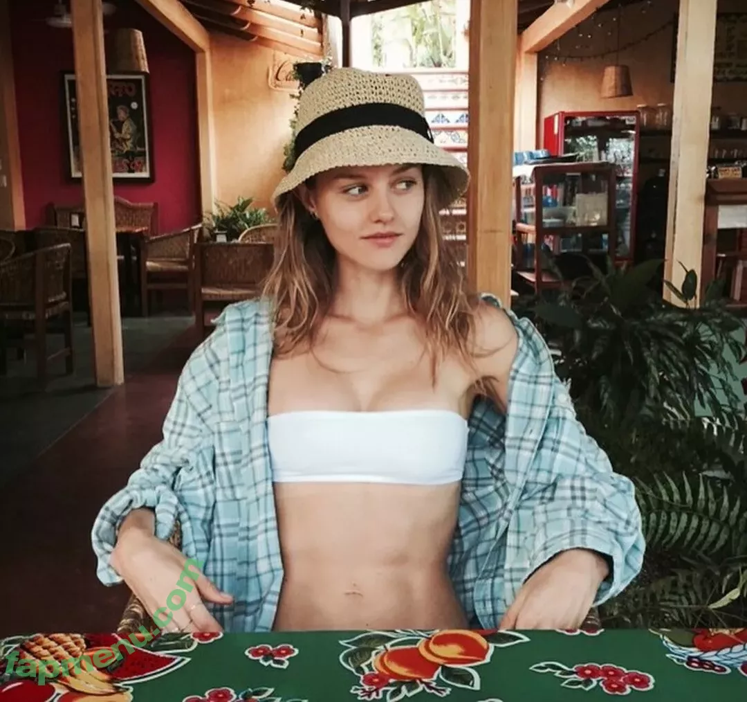 Isabelle Cornish nude photo #0003 (isabellecornish)
