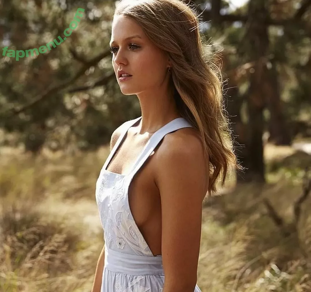 Isabelle Cornish nude photo #0023 (isabellecornish)