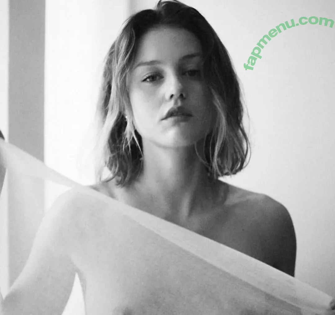 Isabelle Cornish nude photo #0373 (isabellecornish)