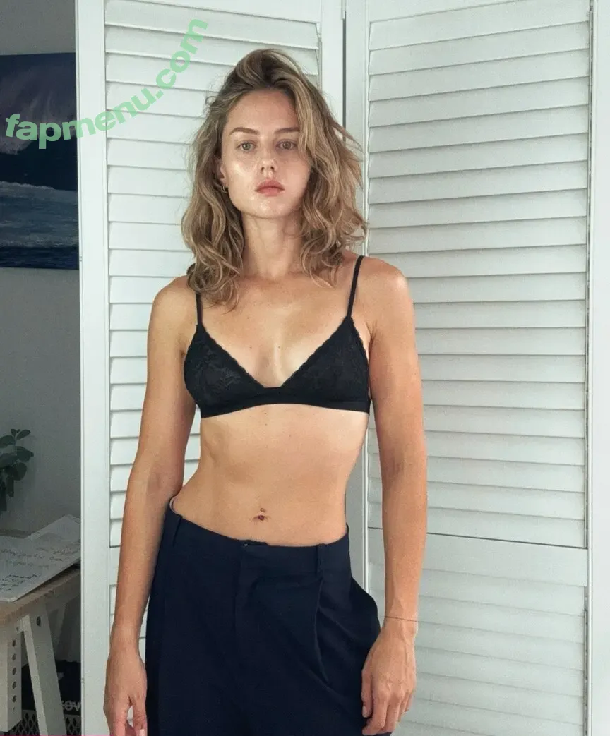 Isabelle Cornish nude photo #0440 (isabellecornish / isabellegypsy)