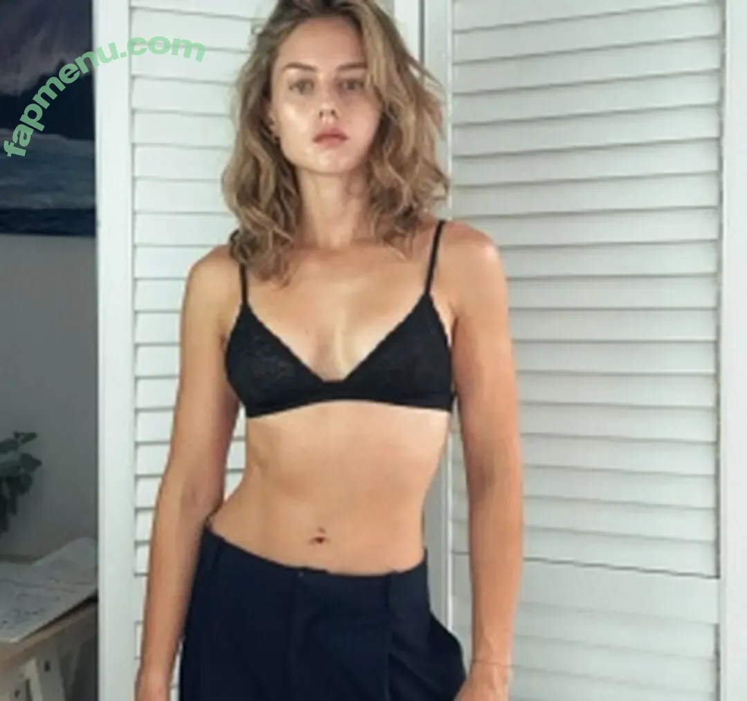 Isabelle Cornish nude photo #0458 (isabellecornish / isabellegypsy)