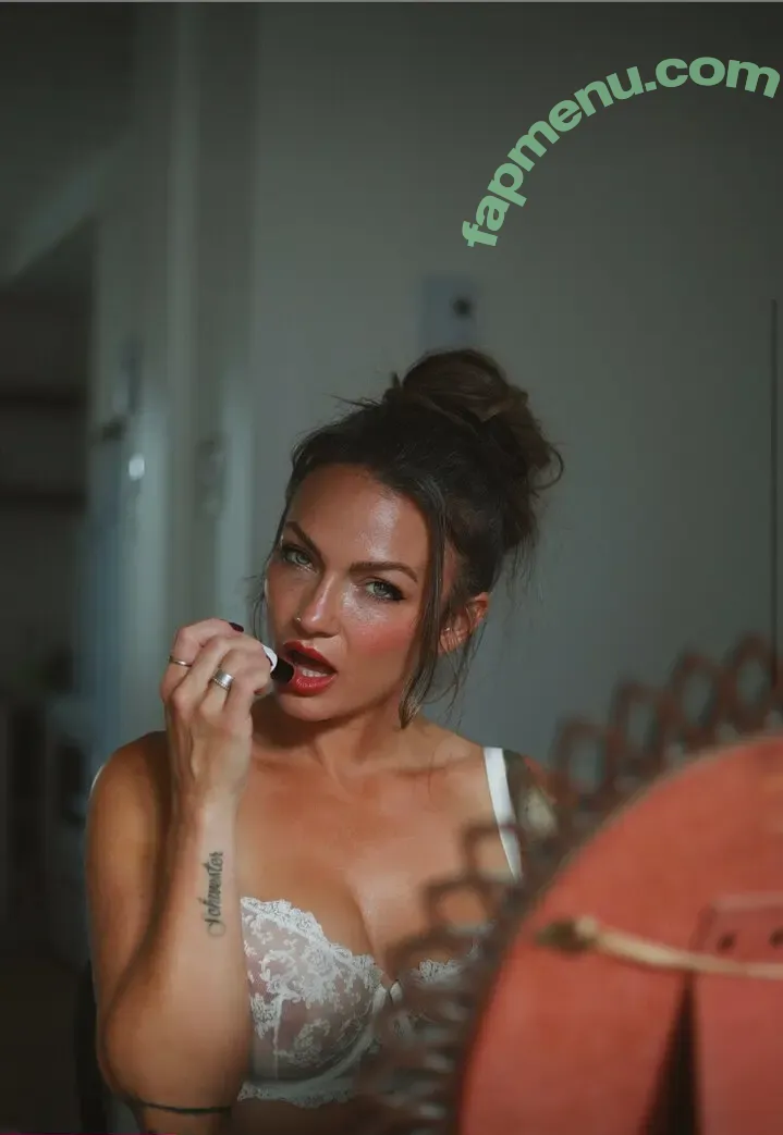Isabelle Desjardins nude photo #0042 (isalechat)