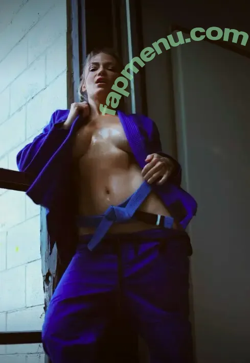 Isabelle Desjardins nude photo #0083 (isalechat)