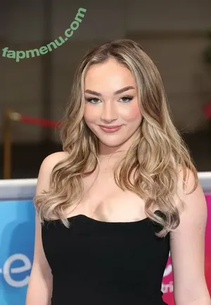 Isabelle Smith / Hollyoaks / is.abellesmith / isabellasmithhxx nude photo #0050