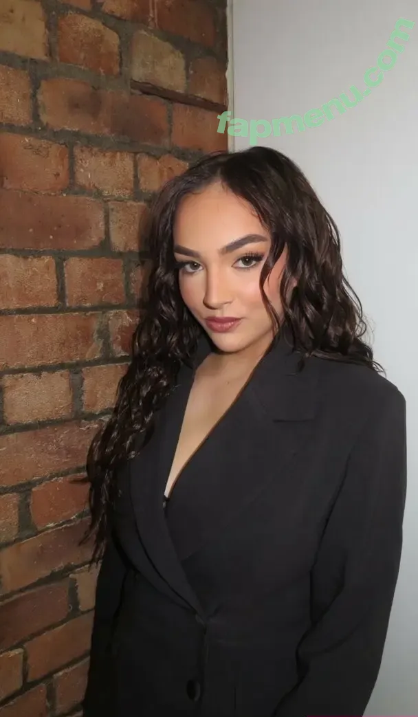 Isabelle Smith nude photo #0048 (Hollyoaks / is.abellesmith / isabellasmithhxx)