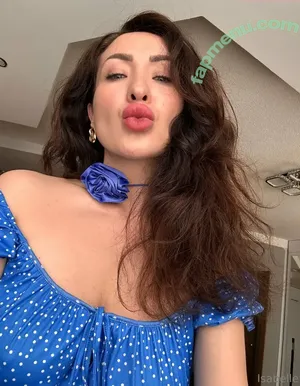 isabellenollanvip / bellamolony nude photo #0001