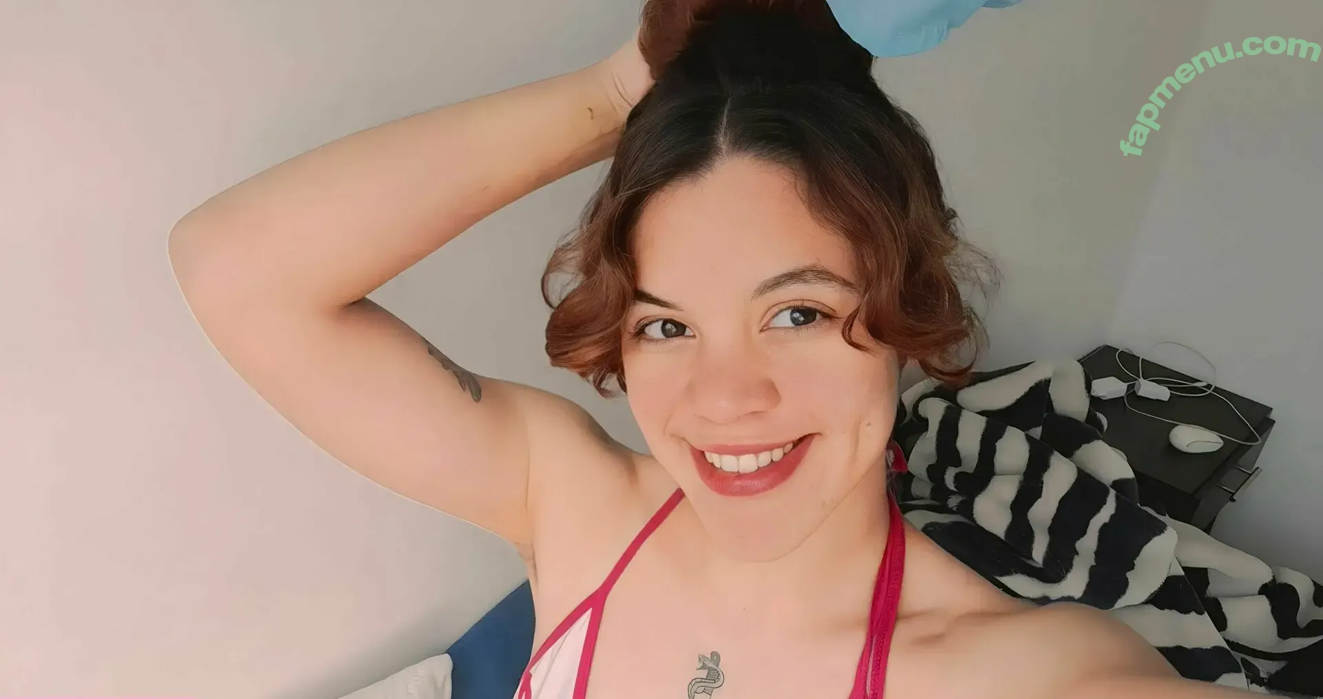 isadventing nude photo #0012 (isadventing)