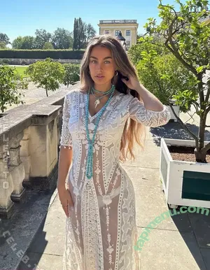 Isallieh nude photo #0079