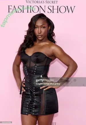 Isan Elba / isanelba nude photo #0003