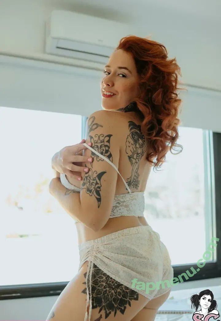 Isarizada nude photo #0056 (Isarizada)
