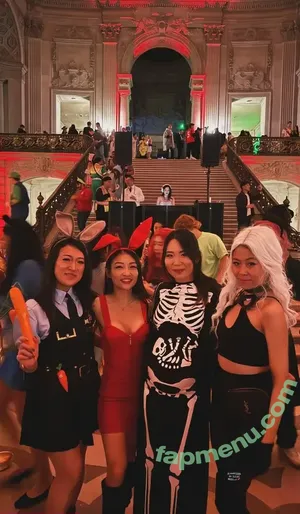 iseetan / 1260479805 / seethefunny / siitan.irl nude photo #0305