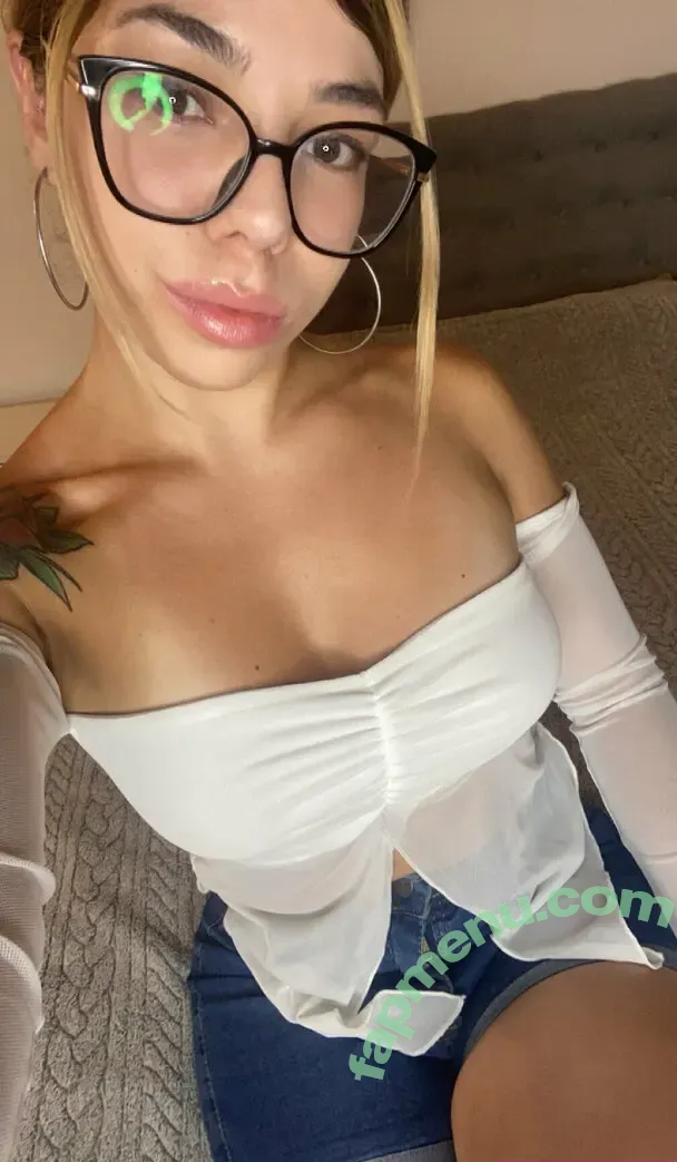 isgoddessmia nude photo #0005 (goddessmia20_)