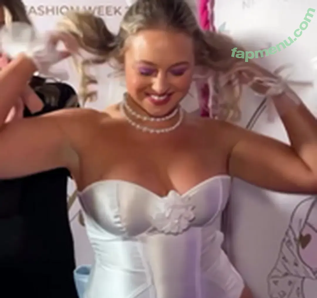 Iskra Lawrence nude photo #0444 (iamiskra / iskra)