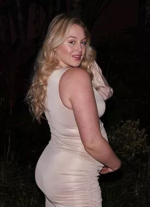 iskra / noviastreamer nude photo #0033