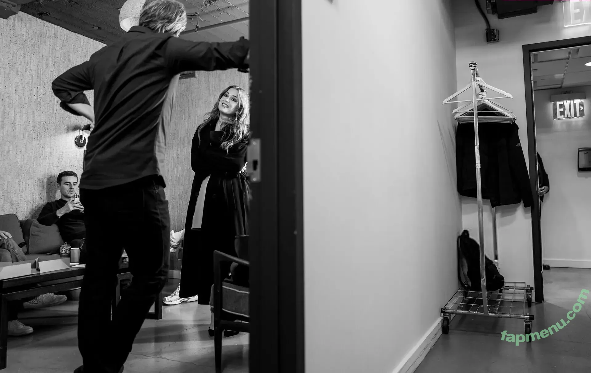 Isla Fisher nude photo #0378 (islafisher)