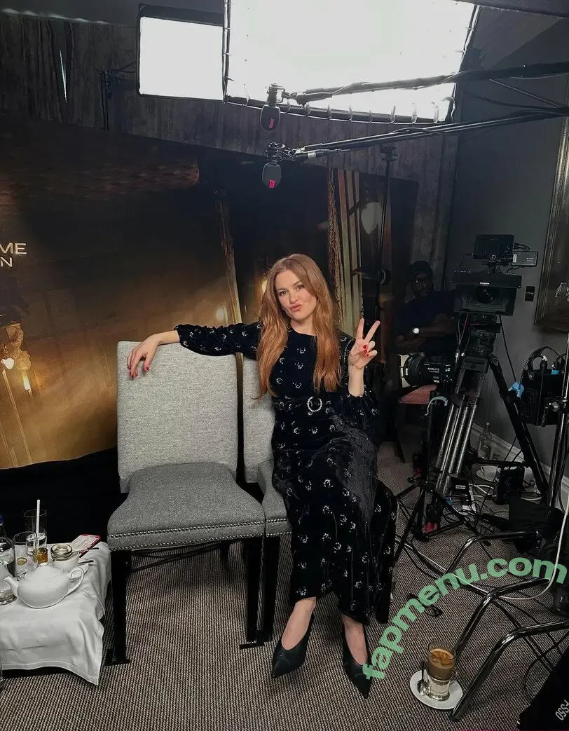 Isla Fisher nude photo #0446 (islafisher)