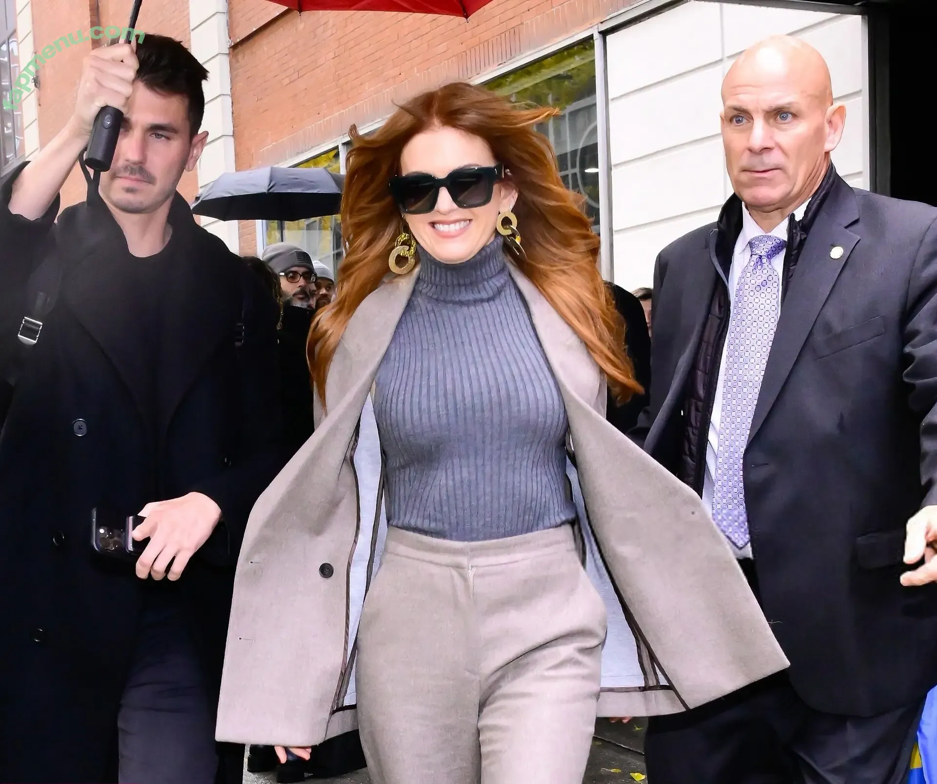 Isla Fisher nude photo #0485 (islafisher)